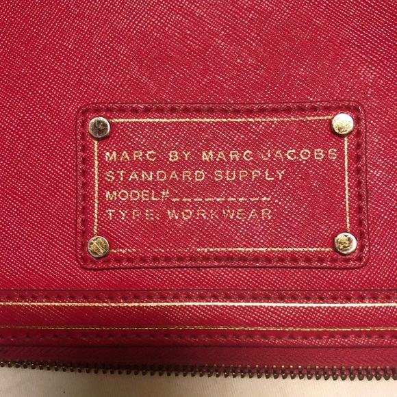 Marc Jacobs Oversized Zip Around Wallet - Picture 6 of 10